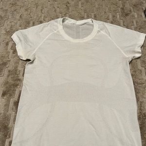 Lululemon white sweat wicking tee. Perfect for layering, running, yoga.